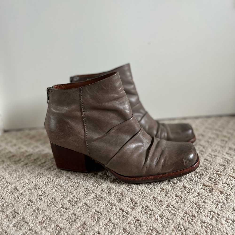 Kork-Ease Women Heeled Booties Grey 6.5